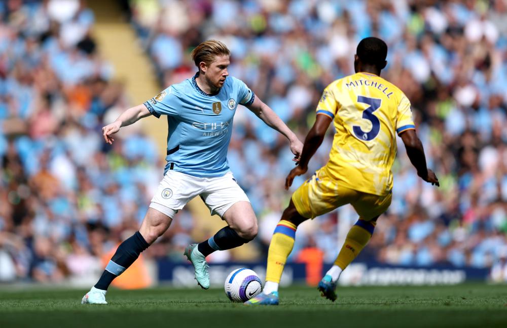 里夫斯谈脚踝扭伤仍留在场：想和队友并肩作战，我喜欢打球.