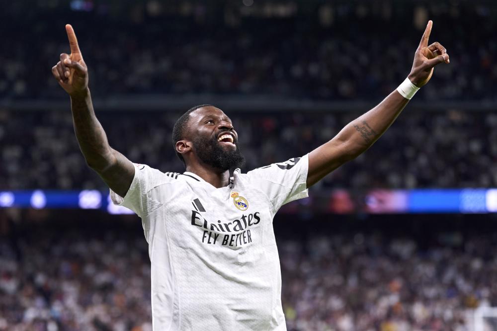 独行侠连胜再创佳绩，浓眉迎双里程碑展现防守威力.